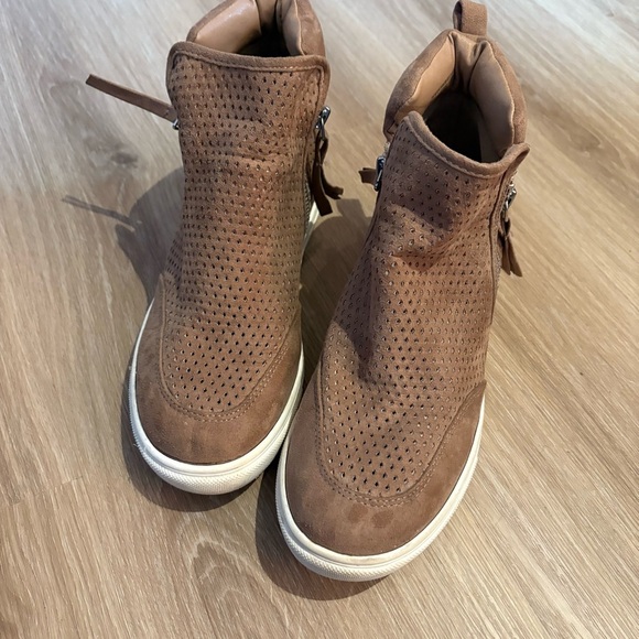 Madden Girl Brown Perforated Wedge Sneakers Ankle Boots – Size 8.5M - Picture 1 of 8